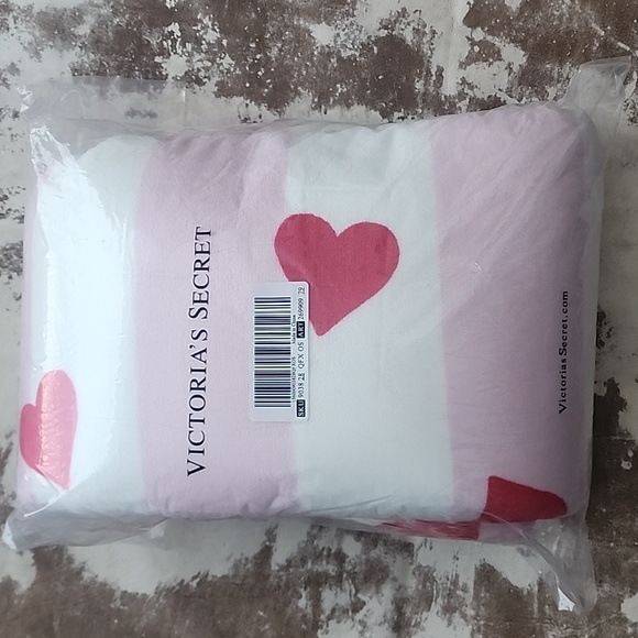 PINK Victoria's Secret Other - NWT Pink Victoria's Secret Comfy Cozy Plush Blanket. Size: OS